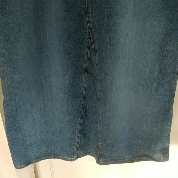 🐢St. John Bay Woman - denim skirt - Picture 2 of 8